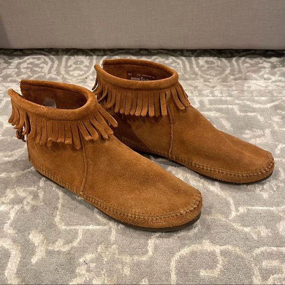 minnetonka back zip hardsole boot